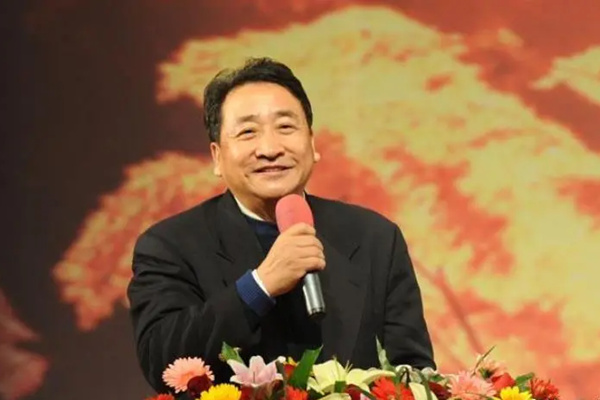 姜昆退休金每月多少